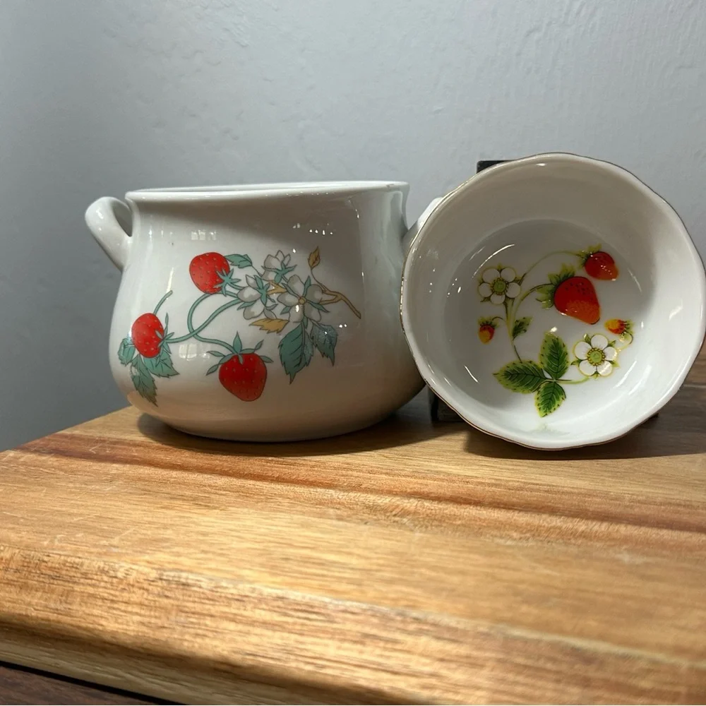 Ceramic Strawberry Serving Bowl and Dish - White with Red Strawberry Motif - Picture 3 of 13